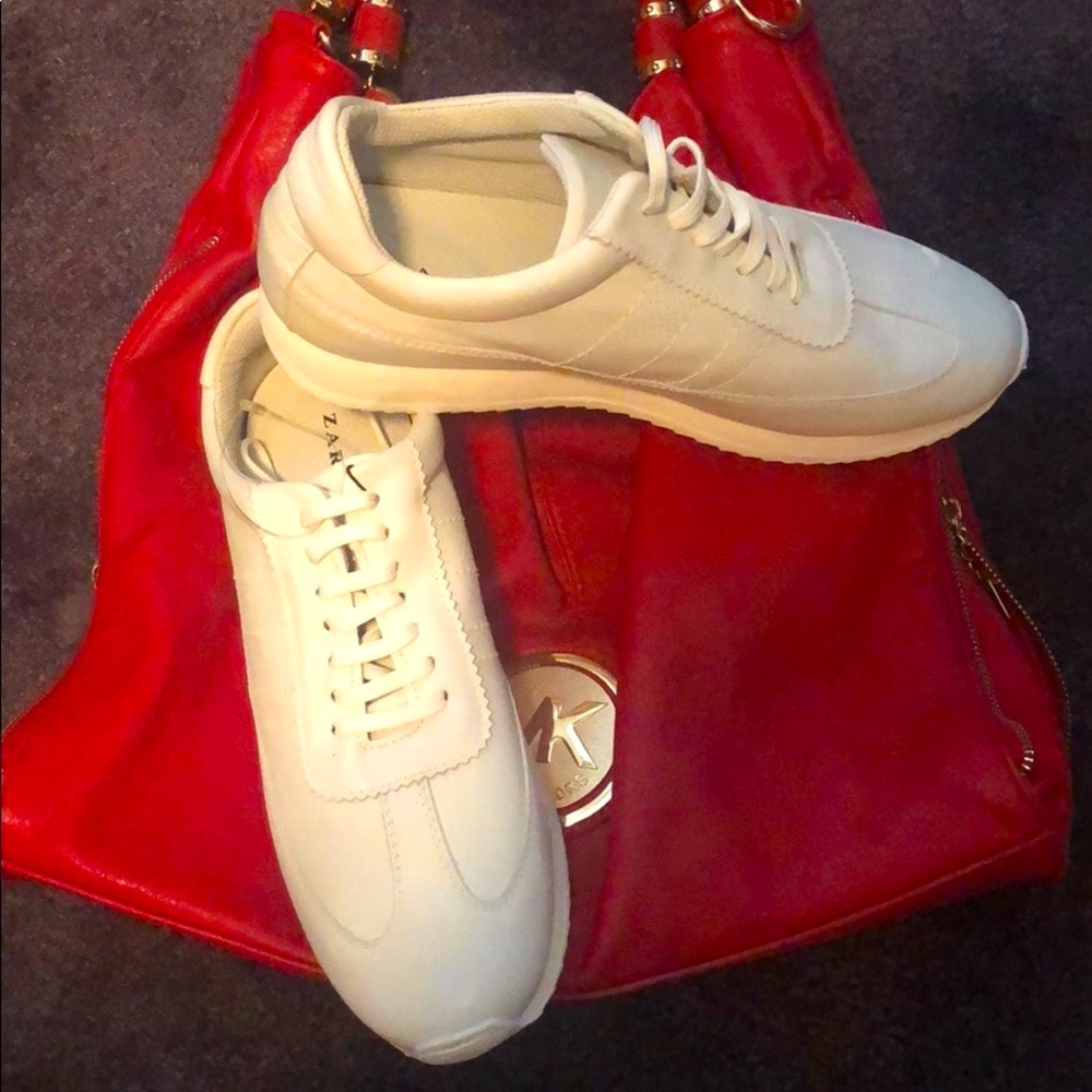 Cool white leather Zara Sneakers, zipping around the town!